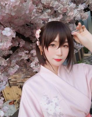 三个男人换着躁我一个人女人