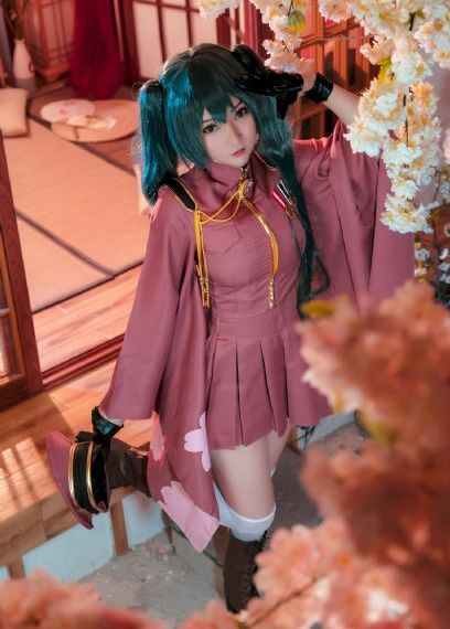 情欲电车蓝衣女